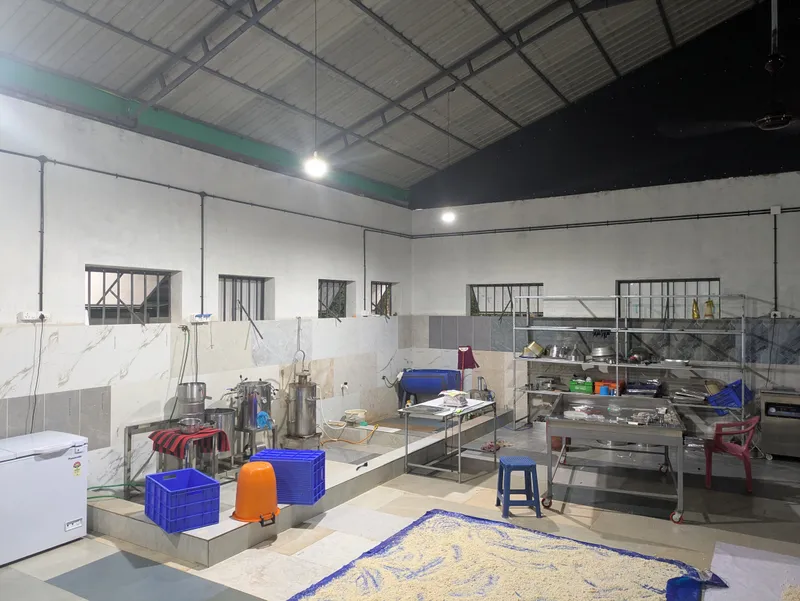 Company Photo Inside — Inside the Amel Food & Wellness production space